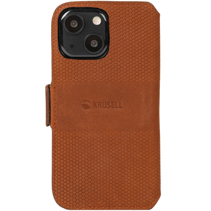 Krusell Leather Phone Wallet iPhone 13 Mini Cognac ryhmässä ÄLYPUHELIMET JA TABLETIT / Puhelimen suojakotelo / Apple / iPhone 13 Mini / Kotelo @ TP E-commerce Nordic AB (C08753)