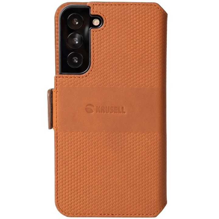 Krusell Nahka Puhelin lompakko Galaxy S22 Cognac ryhmässä ÄLYPUHELIMET JA TABLETIT / Puhelimen suojakotelo / Samsung @ TP E-commerce Nordic AB (C08788)