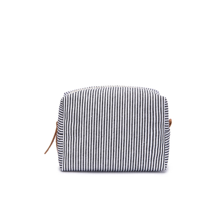 Kungsbacka Necessär Frida Square Medium Svart/Vit Stripe ryhmässä KOTI, TALOUS JA PUUTARHA / Kylpyhuone / Toilettilaukut @ TP E-commerce Nordic AB (C09327)