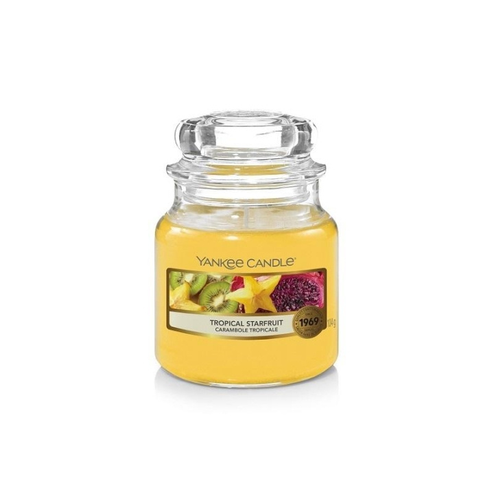 Yankee Candle Classic Small Jar Tropical Starfruit 104g ryhmässä KAUNEUS JA TERVEYS / Tuoksut & Parfyymit / Muut tuoksut / Tuoksukynttilät @ TP E-commerce Nordic AB (C12950)