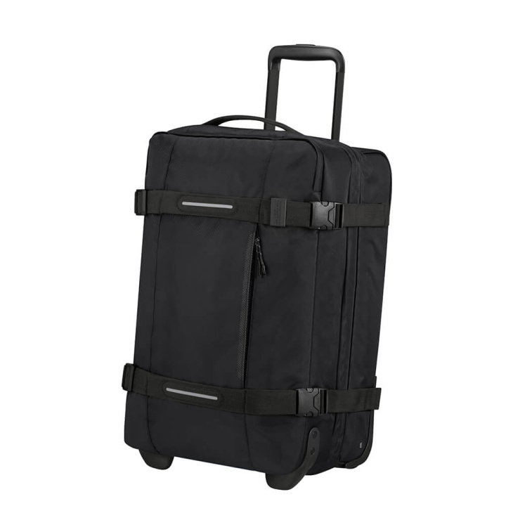 AMERICAN TOURISTER Urban Track Duffle/WH Small Black ryhmässä URHEILU, VAPAA-AIKA JA HARRASTUS / Matkailutarvikkeet / Matkalaukut @ TP E-commerce Nordic AB (C17069)