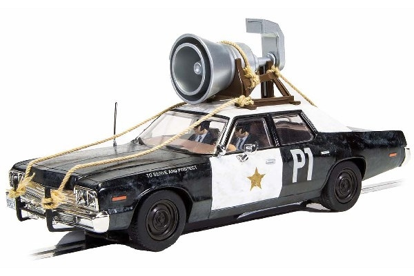 SCALEXTRIC Blues Brothers Dodge Monaco - Bluesmobile ryhmässä LELUT, TUOTTEET LAPSILLE JA VAUVOILLE / Radio-ohjattava / Autoradat / Autot @ TP E-commerce Nordic AB (C29651)