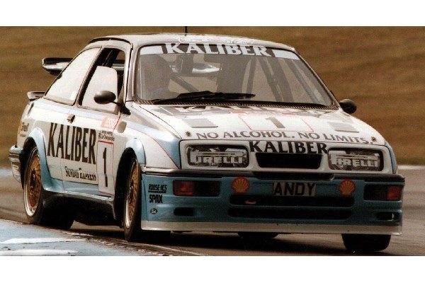 SCALEXTRIC Ford Sierra RS500 - BTCC 1988 - Andy Rouse ryhmässä LELUT, TUOTTEET LAPSILLE JA VAUVOILLE / Radio-ohjattava / Autoradat / Autot @ TP E-commerce Nordic AB (C29670)