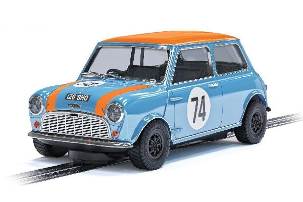 Scalextric Mini Cooper S Gulf Nick Riley & Gabriele Tarquini ryhmässä LELUT, TUOTTEET LAPSILLE JA VAUVOILLE / Radio-ohjattava / Autoradat / Autot @ TP E-commerce Nordic AB (C29680)