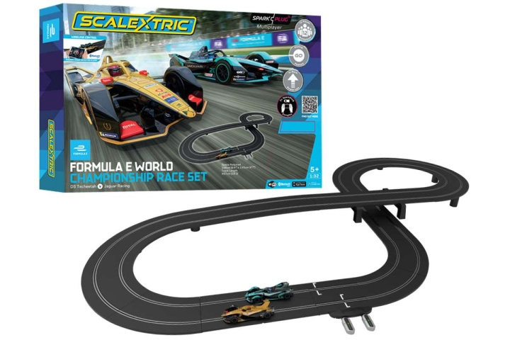 Scalextric Spark Plug - Formula E Race Set ryhmässä LELUT, TUOTTEET LAPSILLE JA VAUVOILLE / Radio-ohjattava / Autoradat / Radat @ TP E-commerce Nordic AB (C29698)
