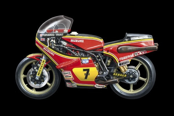 ITALERI 1:9 Suzuki RG 500 XR27 1978 Team Heron ryhmässä URHEILU, VAPAA-AIKA JA HARRASTUS / Harrastus / Muovimallit / Moottoripyörät @ TP E-commerce Nordic AB (C29765)