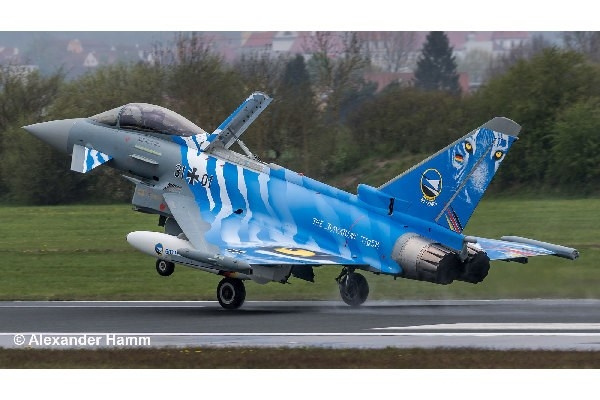 Revell Eurofighter Typhoon \'The Bavarian Tiger 2021\' ryhmässä URHEILU, VAPAA-AIKA JA HARRASTUS / Harrastus / Muovimallit / Lentokoneet/Helikopterit @ TP E-commerce Nordic AB (C29907)