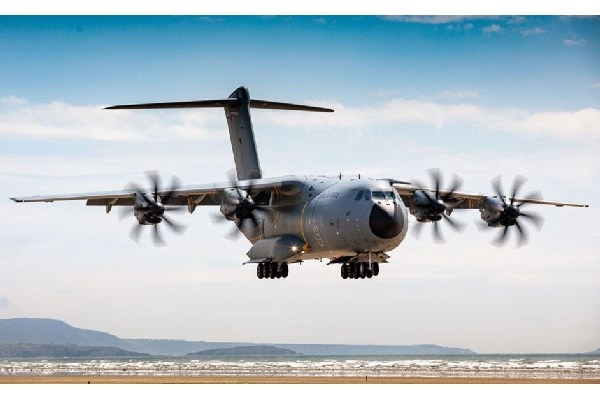 Revell Airbus A400M Atlas \'\'RAF\'\' ryhmässä URHEILU, VAPAA-AIKA JA HARRASTUS / Harrastus / Muovimallit / Lentokoneet/Helikopterit @ TP E-commerce Nordic AB (C29911)