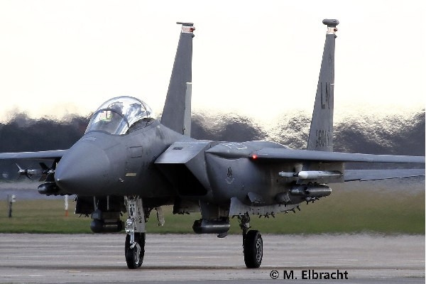 Revell F-15E Strike Eagle 1:72 ryhmässä URHEILU, VAPAA-AIKA JA HARRASTUS / Harrastus / Muovimallit / Lentokoneet/Helikopterit @ TP E-commerce Nordic AB (C29923)