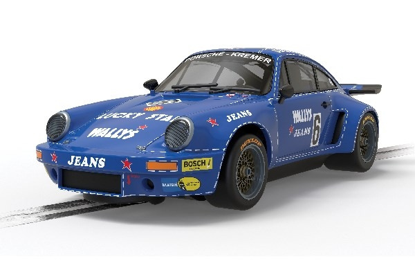  Scalextric Porsche 911 Carrera RSR 3.0, Wallys Jeans 1:32 ryhmässä LELUT, TUOTTEET LAPSILLE JA VAUVOILLE / Radio-ohjattava / Autoradat / Autot @ TP E-commerce Nordic AB (C30500)