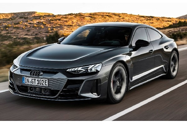 Revell RC Scale Car Audi e-tron GT ryhmässä LELUT, TUOTTEET LAPSILLE JA VAUVOILLE / Radio-ohjattava / Radio-ohjattavat autot @ TP E-commerce Nordic AB (C30610)
