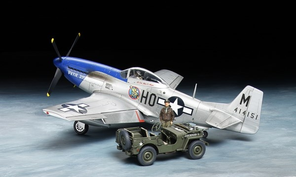 TAMIYA 1/48 North American P-51D MustangT & 1/4-ton 4x4 ryhmässä URHEILU, VAPAA-AIKA JA HARRASTUS / Harrastus / Muovimallit / Lentokoneet/Helikopterit @ TP E-commerce Nordic AB (C31723)