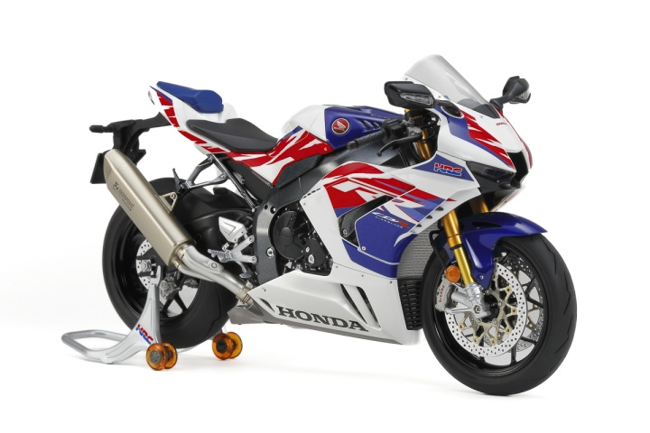 TAMIYA 1/12 Honda CBR1000RR-R FIREBLADE SP 30th ryhmässä URHEILU, VAPAA-AIKA JA HARRASTUS / Harrastus / Muovimallit / Moottoripyörät @ TP E-commerce Nordic AB (C31745)