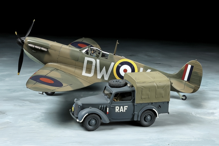 TAMIYA 1/48 Supermarine Spitfire Mk.I & Light Utility Car ryhmässä URHEILU, VAPAA-AIKA JA HARRASTUS / Harrastus / Muovimallit / Lentokoneet/Helikopterit @ TP E-commerce Nordic AB (C31749)