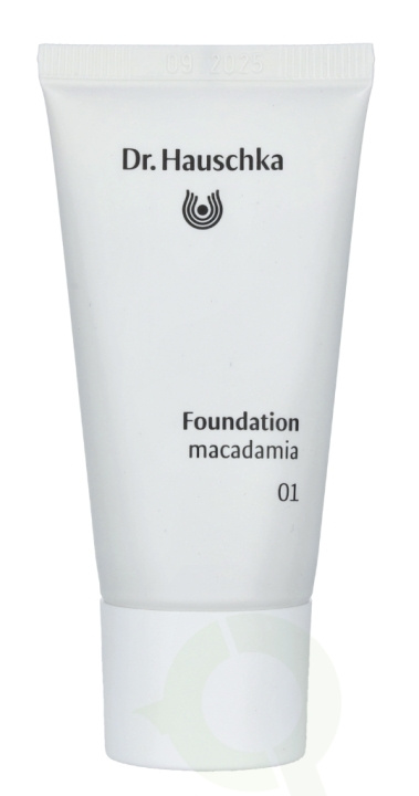 Dr. Hauschka Foundation 30 ml #01 Macadamia ryhmässä KAUNEUS JA TERVEYS / Meikit / Meikit Kasvot / Meikkivoide @ TP E-commerce Nordic AB (C41393)