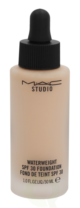 MAC Studio Waterweight Foundation SPF30 30 ml NC15 ryhmässä KAUNEUS JA TERVEYS / Meikit / Meikit Kasvot / Meikkivoide @ TP E-commerce Nordic AB (C41692)