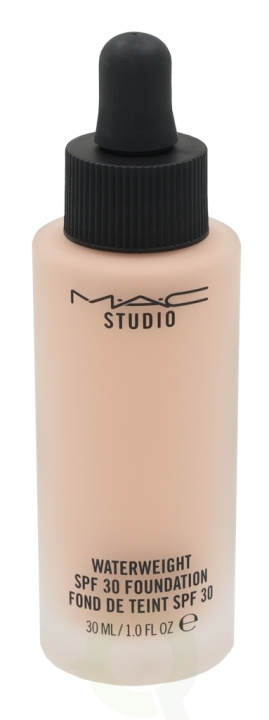 MAC Studio Waterweight Foundation SPF30 30 ml NW18 ryhmässä KAUNEUS JA TERVEYS / Meikit / Meikit Kasvot / Meikkivoide @ TP E-commerce Nordic AB (C41703)