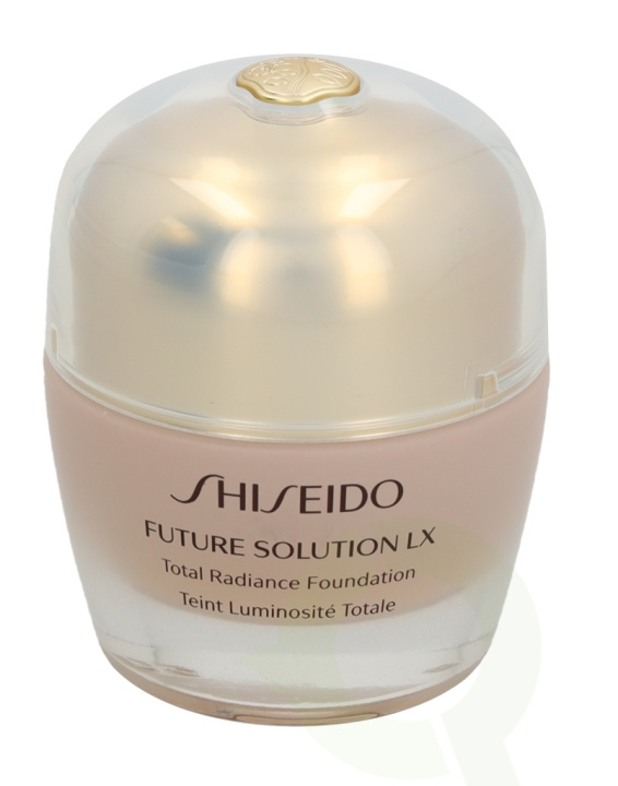 Shiseido Future Solution LX Total Radiance Foundation SPF15 30 ml Golden 3 ryhmässä KAUNEUS JA TERVEYS / Meikit / Meikit Kasvot / Meikkivoide @ TP E-commerce Nordic AB (C41791)
