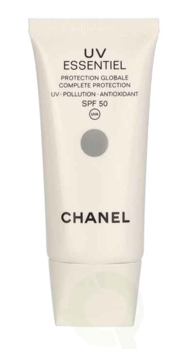 Chanel UV Essentiel Complete Protection SPF50 30 ml ryhmässä KAUNEUS JA TERVEYS / Ihonhoito / Rusketus / Aurinkosuoja @ TP E-commerce Nordic AB (C49723)