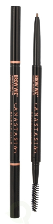 Anastasia Beverly Hills Brow Wiz 0.09 g Strawburn ryhmässä KAUNEUS JA TERVEYS / Meikit / Silmät ja kulmat / Kulmakynä @ TP E-commerce Nordic AB (C49838)