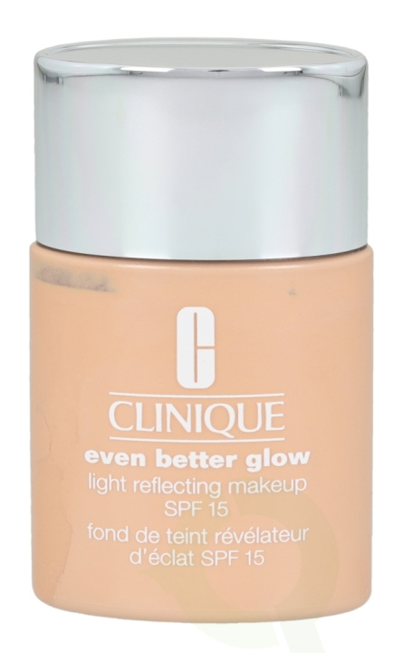 Clinique Even Better Glow Light Reflecting Makeup SPF15 30 ml WN04 Bone ryhmässä KAUNEUS JA TERVEYS / Meikit / Meikit Kasvot / Meikkivoide @ TP E-commerce Nordic AB (C50251)