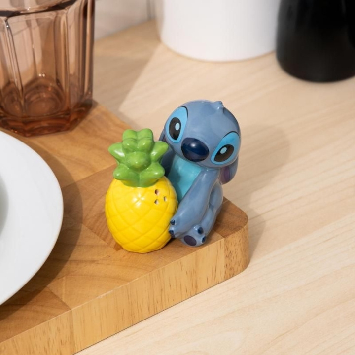Paladone Stitch ja ananas suola- ja pippurisiepparit ryhmässä KOTI, TALOUS JA PUUTARHA / Keittiövälineet / Suola- ja pippurimyllyt @ TP E-commerce Nordic AB (C86081)