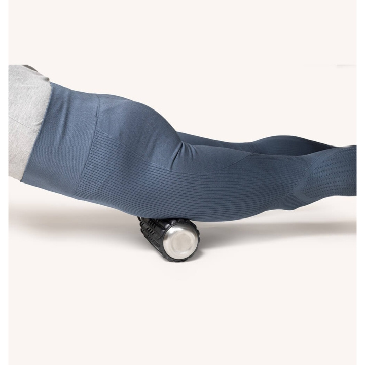 SWEDISH POSTURE Wavewell 750 ml Water Bottle Foam Roller ryhmässä URHEILU, VAPAA-AIKA JA HARRASTUS / Kuntoilutarvikkeet / Muut @ TP E-commerce Nordic AB (C90726)
