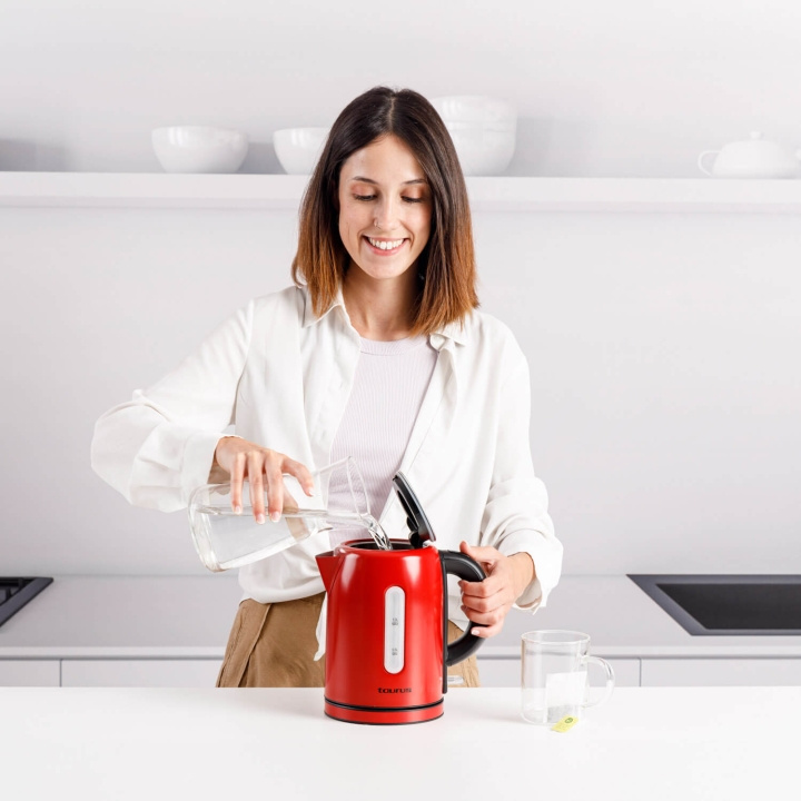 Taurus Kettle 1L 2200W Vintage Red ryhmässä KOTI, TALOUS JA PUUTARHA / Kodinkoneet / Vesi ja mehu / Vedenkeitin @ TP E-commerce Nordic AB (C94791)