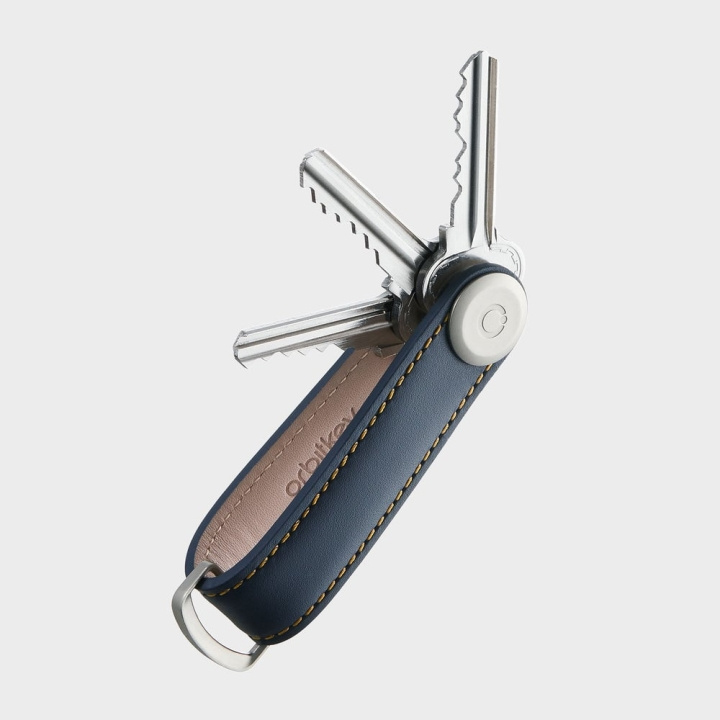 Orbitkey Nahkainen avaimenperä - Navy/Tan ryhmässä URHEILU, VAPAA-AIKA JA HARRASTUS / Hauskat tavarat / Älylaitteet @ TP E-commerce Nordic AB (D06799)