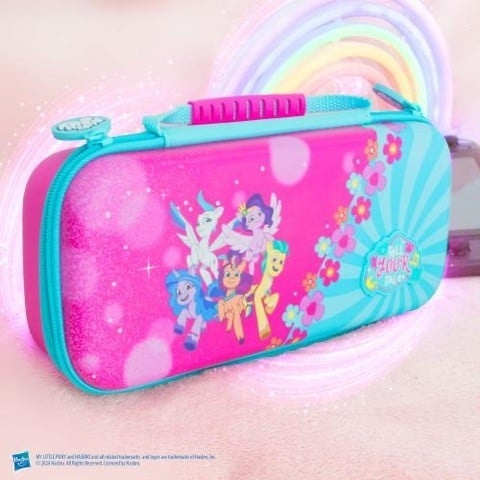 Trade Invaders XL-kotelo Switchille ja Switch Oledille - My Little Pony Tell Your Tale - My Little Pony Tell Your Tale ryhmässä KODINELEKTRONIIKKA / Pelikonsolit & Tarvikkeet / Nintendo Switch / Tarvikkeet @ TP E-commerce Nordic AB (D07345)