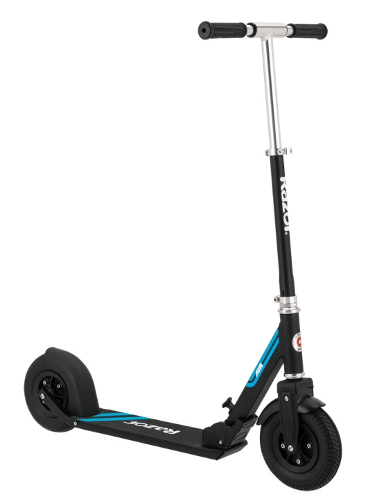 Razor A5 Air Scooter - musta (13073005) ryhmässä LELUT, TUOTTEET LAPSILLE JA VAUVOILLE / Ulkoleut / Pyörät & Potkulaudat @ TP E-commerce Nordic AB (D14871)