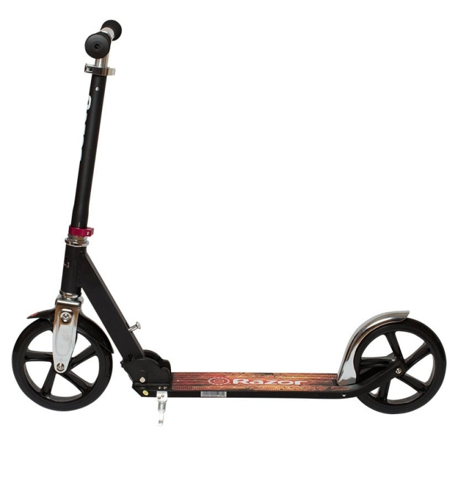 Razor A5 Lux Scooter - Black Label (13073067) ryhmässä LELUT, TUOTTEET LAPSILLE JA VAUVOILLE / Ulkoleut / Pyörät & Potkulaudat @ TP E-commerce Nordic AB (D14958)