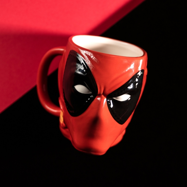 Paladone Deadpoolin muotoinen muki ryhmässä URHEILU, VAPAA-AIKA JA HARRASTUS / Hauskat tavarat / Mukit @ TP E-commerce Nordic AB (D15409)