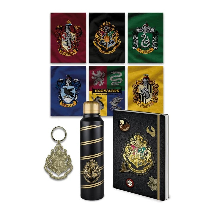 Pyramid International HARRY POTTER (VÄRIKÄS VAAKUNA) PREMIUM-LAHJASETTI ryhmässä URHEILU, VAPAA-AIKA JA HARRASTUS / Hauskat tavarat / Keräilyesineet @ TP E-commerce Nordic AB (D15483)