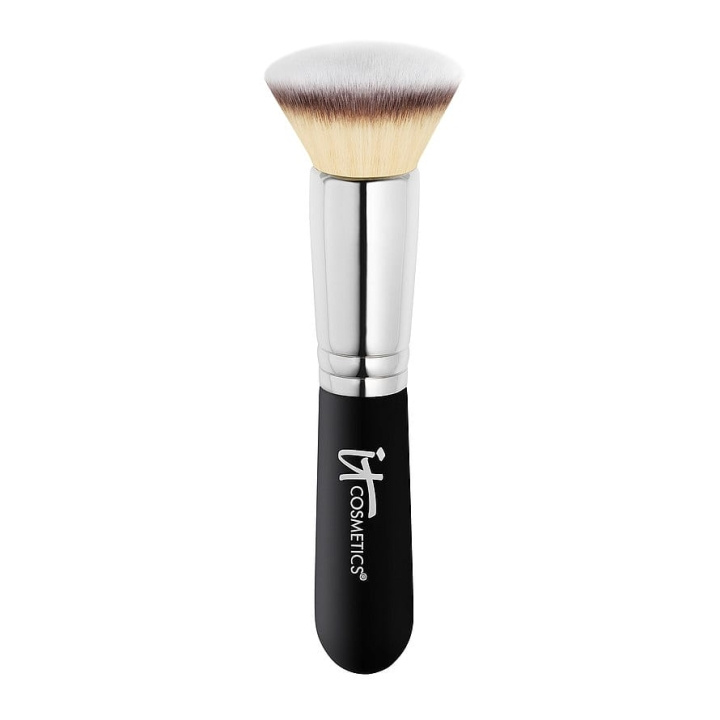 IT Cosmetics Taivaallinen Luxe Flat Top Buffing Foundation Brush #6 ryhmässä KAUNEUS JA TERVEYS / Meikit / Tarvikkeet & Meikkisetit / Harjat & Pensselit @ TP E-commerce Nordic AB (D17658)