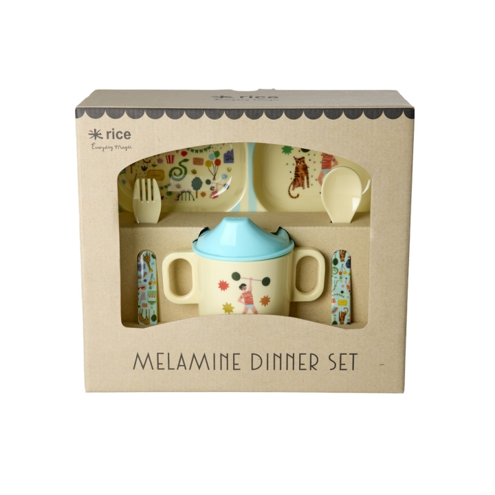 RICE Melamiini vauvan ruokailusetti - Fun Fair Print - Minttu ja sininen ryhmässä LELUT, TUOTTEET LAPSILLE JA VAUVOILLE / Syö ja juo / Lasten astiat @ TP E-commerce Nordic AB (D19434)