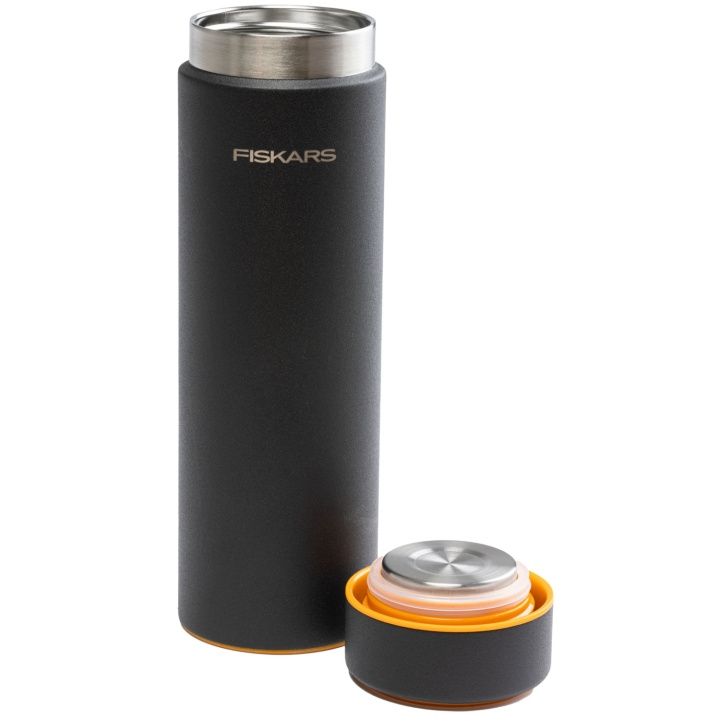 Fiskars Termosflaska svart 0,5 liter On-the-go Bottle ryhmässä URHEILU, VAPAA-AIKA JA HARRASTUS / Ulkoilu / Termos- ja vesipullot @ TP E-commerce Nordic AB (D19754)