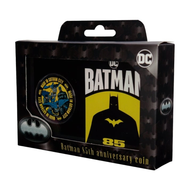Fanatik Batman Limited Edition 85th Anniversary keräilykolikko ryhmässä URHEILU, VAPAA-AIKA JA HARRASTUS / Hauskat tavarat / Keräilyesineet @ TP E-commerce Nordic AB (D20301)