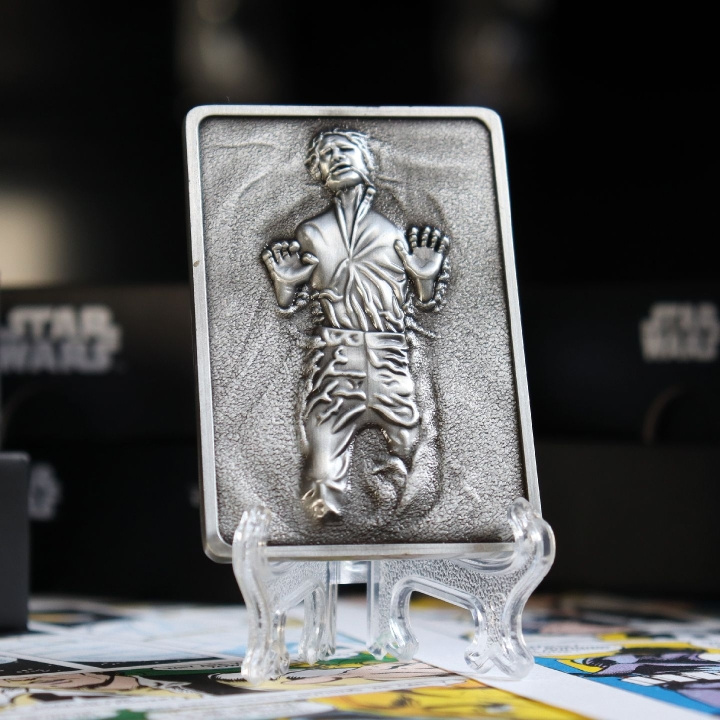 Fanatik Star Wars rajoitettu painos Han Solo in Carbonite Ingot (Hiiliittiharkko) ryhmässä URHEILU, VAPAA-AIKA JA HARRASTUS / Hauskat tavarat / Keräilyesineet @ TP E-commerce Nordic AB (D20541)