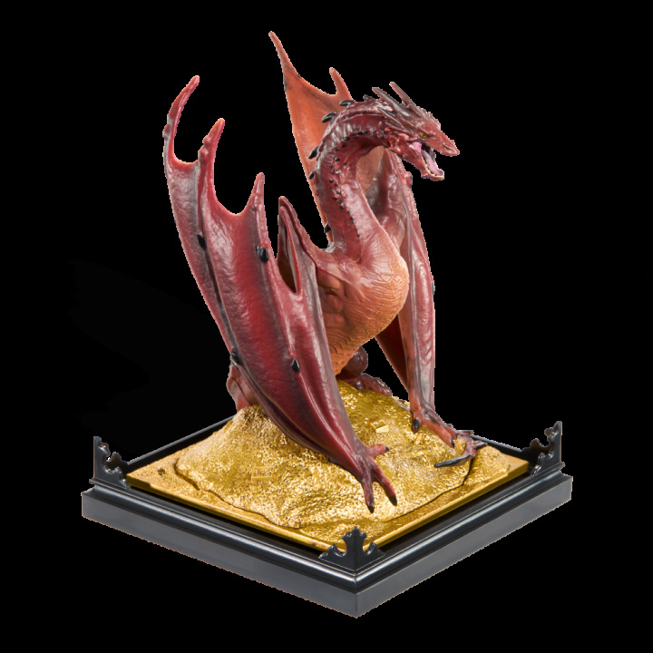 Noble Collection Smaug Diorama - Bilbo Hobitti - keräilyfiguuri - keräilijän figuuri ryhmässä URHEILU, VAPAA-AIKA JA HARRASTUS / Hauskat tavarat / Keräilyesineet @ TP E-commerce Nordic AB (D20694)