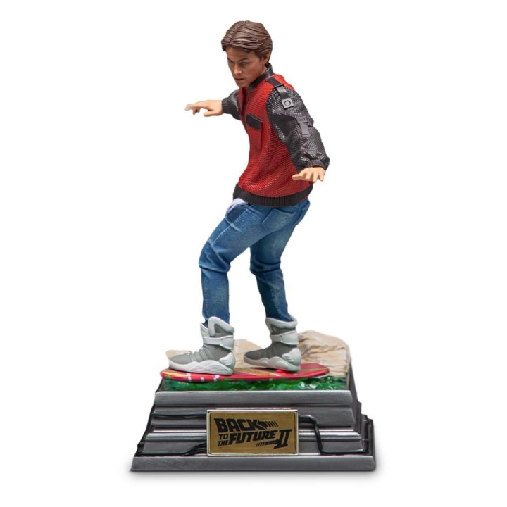 Takaisin tulevaisuuteen II - Marty McFly ilmatyynyalustalla patsas Taide Mittakaava 1/10 ryhmässä URHEILU, VAPAA-AIKA JA HARRASTUS / Hauskat tavarat / Keräilyesineet @ TP E-commerce Nordic AB (D20735)