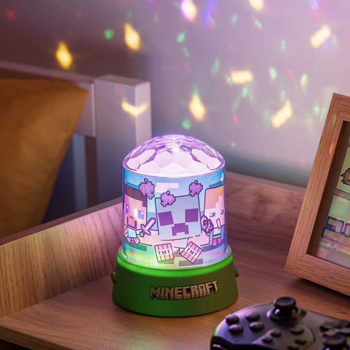 Paladone Minecraft Party projektion valo ryhmässä LELUT, TUOTTEET LAPSILLE JA VAUVOILLE / Lastenhuone / Valaistus / Pöytälamput @ TP E-commerce Nordic AB (D20762)