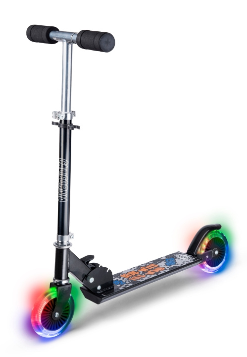 California Musta skootteri LED-valoilla (83153) ryhmässä LELUT, TUOTTEET LAPSILLE JA VAUVOILLE / Ulkoleut / Pyörät & Potkulaudat @ TP E-commerce Nordic AB (D21893)