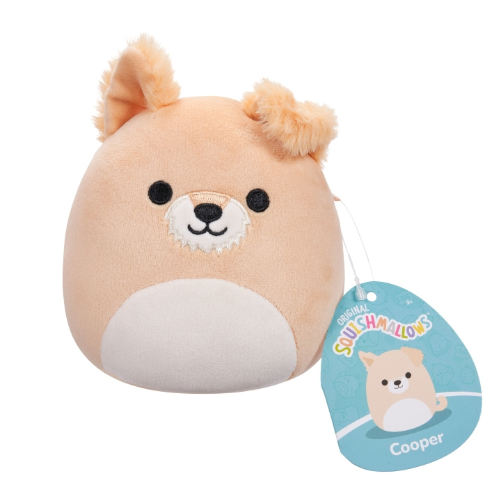 Squishmallows 19 cm - Cooper Dog ryhmässä LELUT, TUOTTEET LAPSILLE JA VAUVOILLE / Lelut vauvoille (0-3v) / Pehmolelut @ TP E-commerce Nordic AB (D22376)