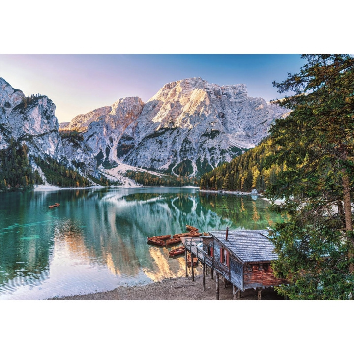 Clementoni Palapeli 1000 Pcs CB High Quality Collection Emerald Lake Braies ryhmässä URHEILU, VAPAA-AIKA JA HARRASTUS / Harrastus / Palapeli @ TP E-commerce Nordic AB (D22871)