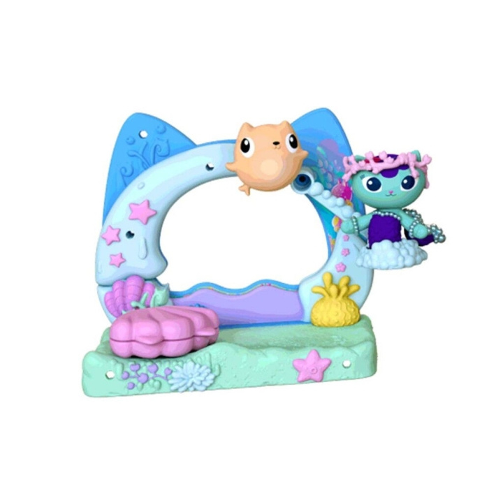 Gabby\'s Dollhouse Gabbyn elokuvaparveke - Keinu ja uinti (6074163) ryhmässä LELUT, TUOTTEET LAPSILLE JA VAUVOILLE / Leikkikalut, Askartelu &Pelit / Figuurit, miniatyyrit ja tarvikkeet @ TP E-commerce Nordic AB (D27768)