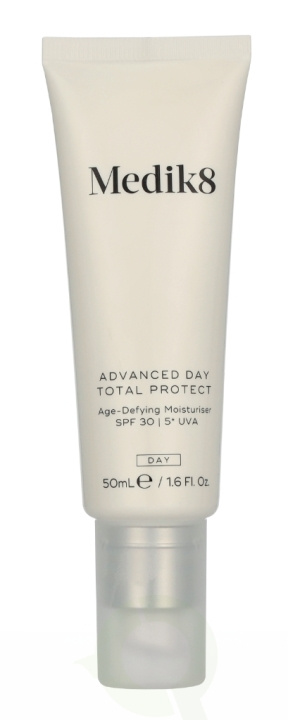 Medik8 Advanced Day Total Protect Moisturiser SPF30 50 ml ryhmässä KAUNEUS JA TERVEYS / Ihonhoito / Kasvot / Päivävoide @ TP E-commerce Nordic AB (D28275)