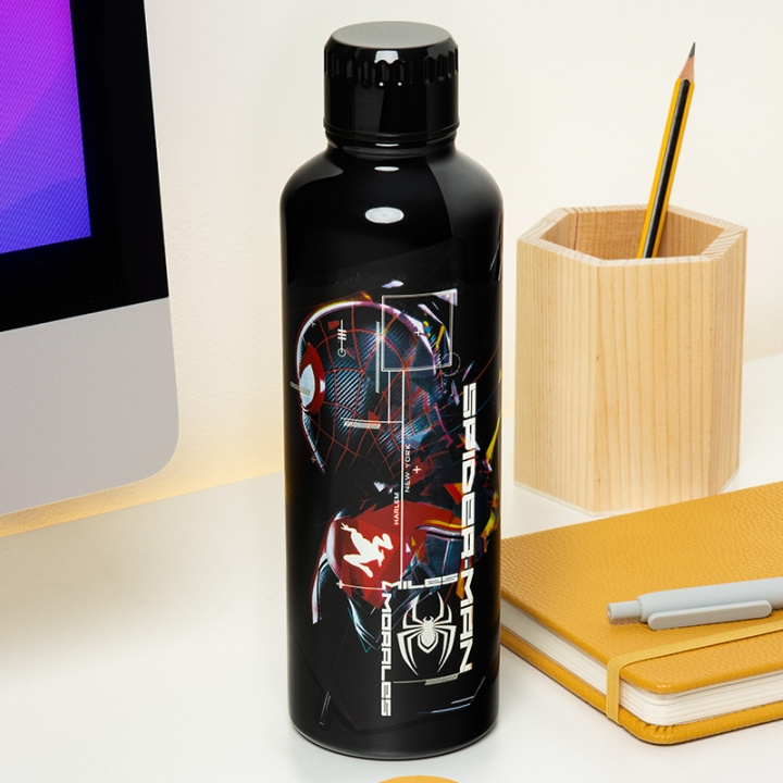 Paladone Miles Morales metallinen vesipullo ryhmässä LELUT, TUOTTEET LAPSILLE JA VAUVOILLE / Syö ja juo / Tuttipullot & Tarvikkeet @ TP E-commerce Nordic AB (D28757)