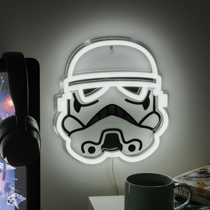 Paladone Stormtrooper seinälle asennettava LED-neonvalo ryhmässä KOTI, TALOUS JA PUUTARHA / Älykodit / Älykäs valaistus @ TP E-commerce Nordic AB (D28758)