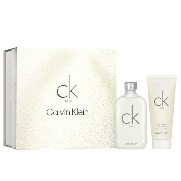 Calvin Klein Giftset Calvin Klein CK One Edt 100ml + Shower Gel 100ml ryhmässä KAUNEUS JA TERVEYS / Tuoksut & Parfyymit / Parfyymit / Hajuvesiboksit @ TP E-commerce Nordic AB (D30617)